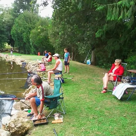Camping Les Etangs De Plessac Parque de Campismo *