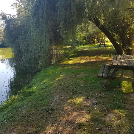 Camping Les Etangs De Plessac * Saint-Felix-de-Bourdeilles