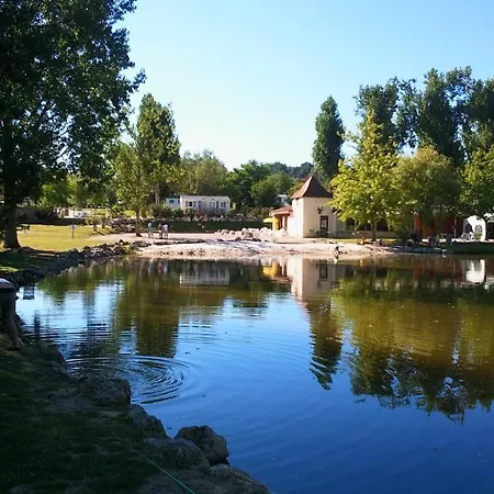 Camping Les Etangs De Plessac Parque de Campismo *