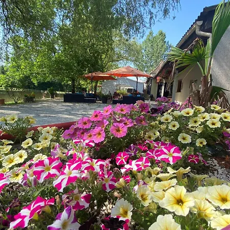 Camping Les Etangs De Plessac * Saint-Felix-de-Bourdeilles