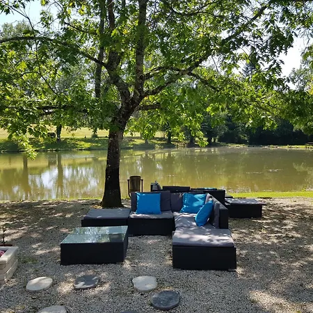 Camping Les Etangs De Plessac * Saint-Felix-de-Bourdeilles